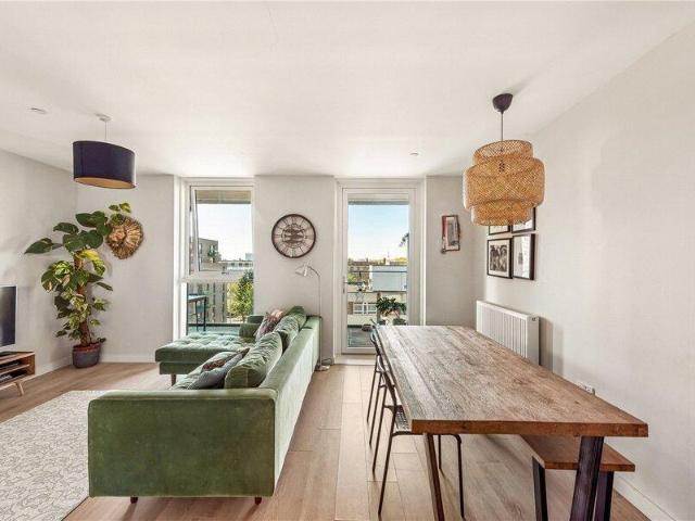 Apartment for sale in Cat Hill, England