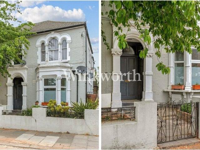 Apartment for sale in Cat Hill, England