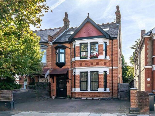 Apartment for sale in Cat Hill, England