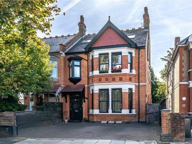Apartment for sale in Cat Hill, England
