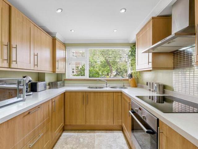 Apartment for sale in Croydon, Waddon