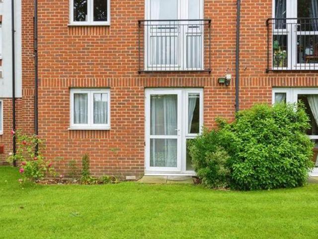 Apartment for sale in Croydon, Wallington