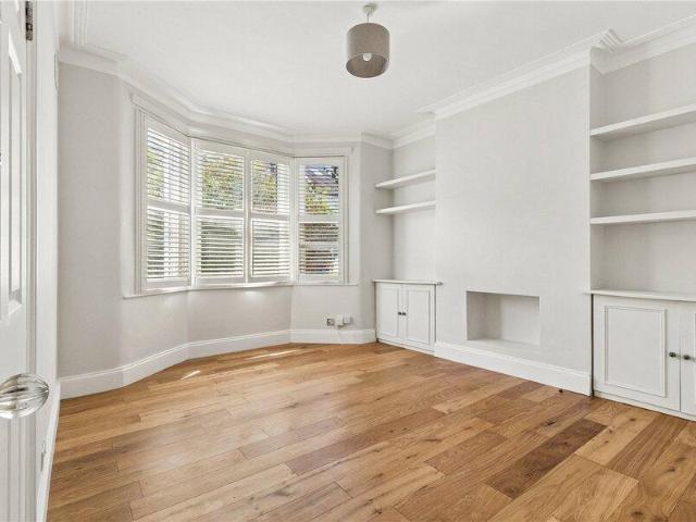 Apartment for sale in London Borough of Merton, Greater London