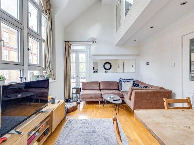 Apartment for sale in Cat Hill, England