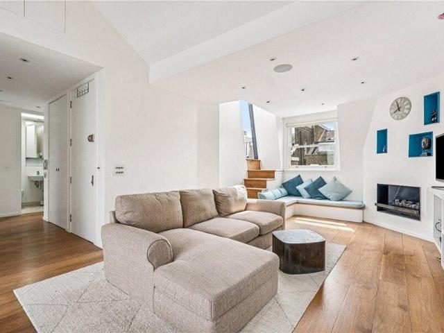 Apartment for sale in Cat Hill, England