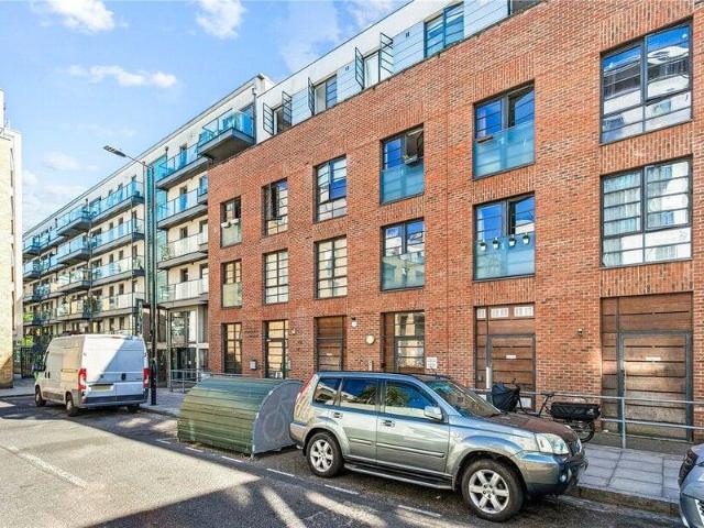Apartment for sale in Cat Hill, England