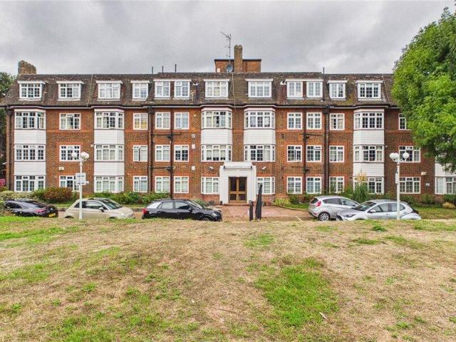 Apartment for sale in Denmark Hill, Greater London