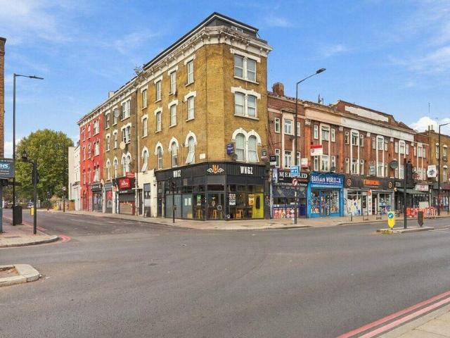 Apartment for sale in Cat Hill, England