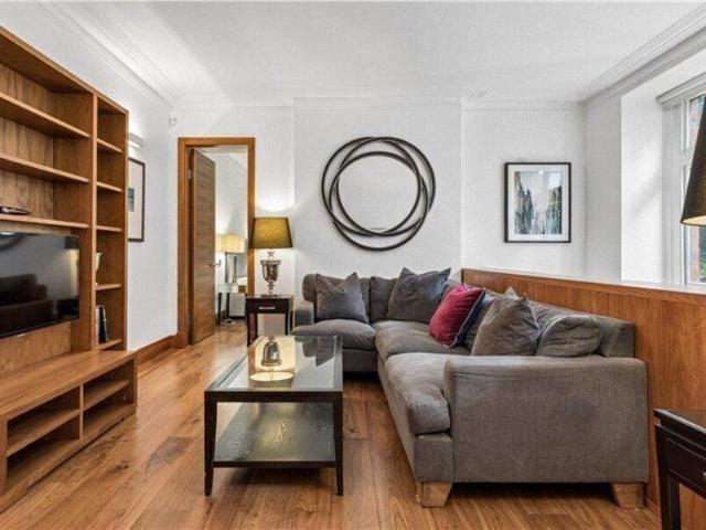 Apartment for sale in Cat Hill, England