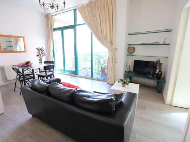 Apartment to rent in Bluebell, North Tipperary