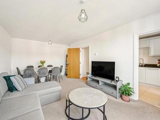 Apartment for sale in London Borough of Ealing, Hanwell