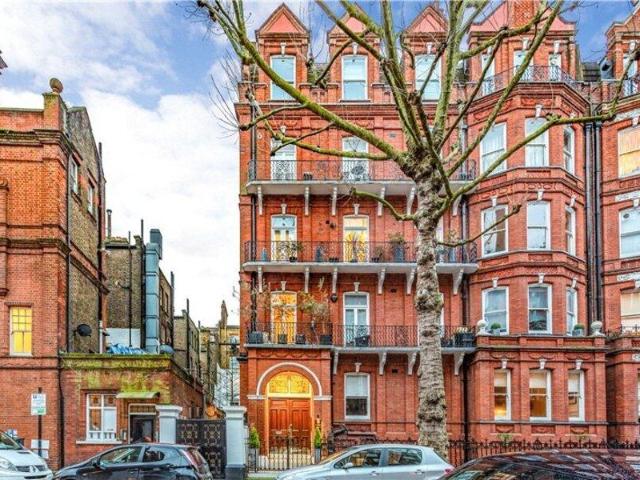 Apartment for sale in Royal Borough of Kensington and Chelsea, Greater London