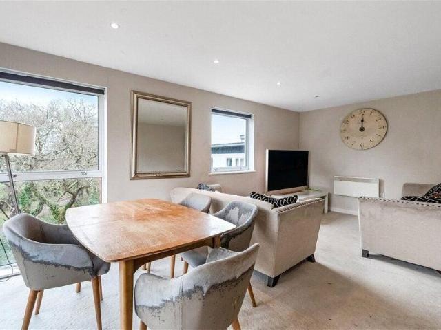 Apartment for sale in London Borough of Southwark, Greater London