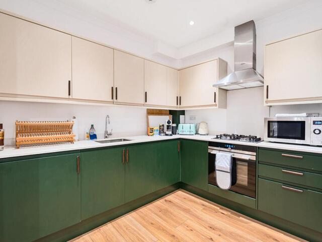 Apartment for sale in East Molesey, Surrey