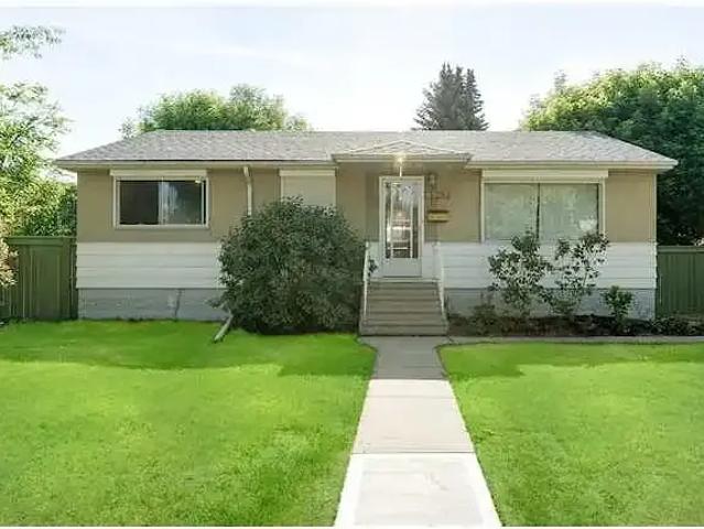 Apartment for rent in Wedgewood, Alberta