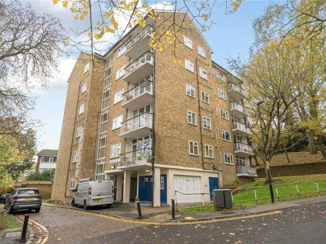 Apartment for sale in Cat Hill, England
