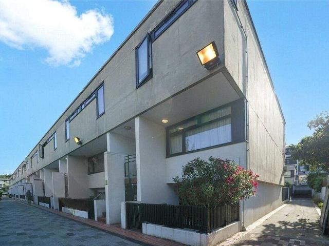 Apartment for sale in Cat Hill, England