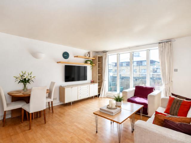 Apartment for sale in Cat Hill, England