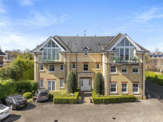 Apartment for sale in Esher, Surrey