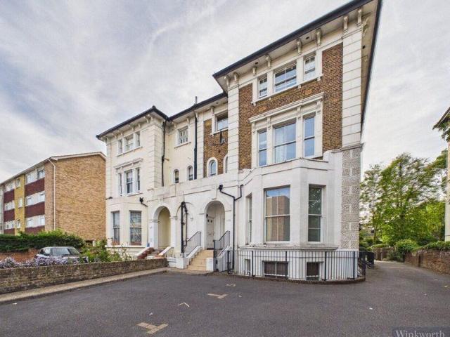 Apartment for sale in Royal Borough of Kingston upon Thames, Greater London