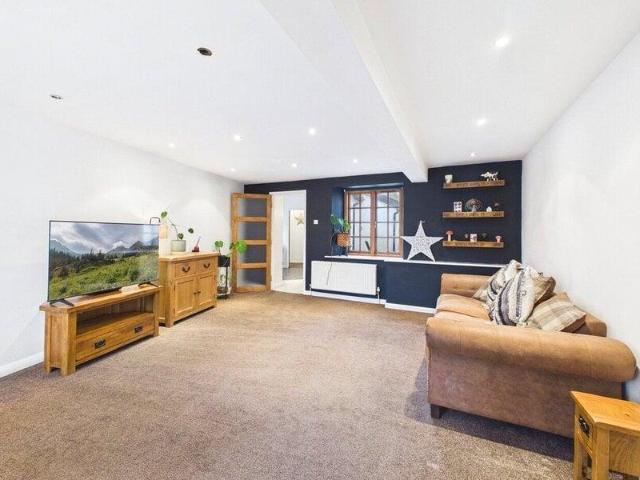 Apartment for sale in Silverton, Exeter