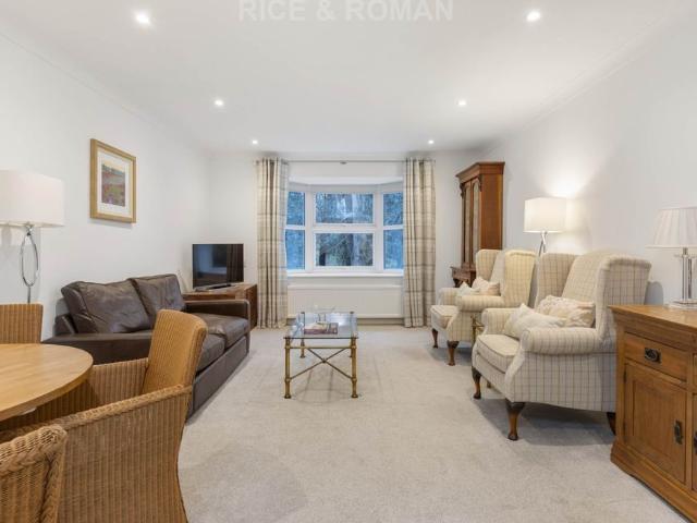 Apartment for rent in Blackhills, Surrey