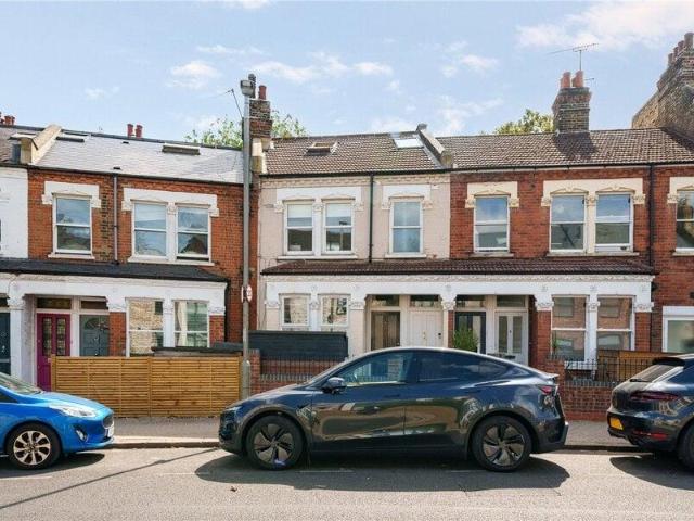 Apartment for sale in Cat Hill, England