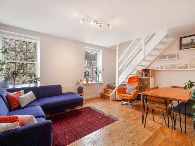 Apartment for sale in Cat Hill, England