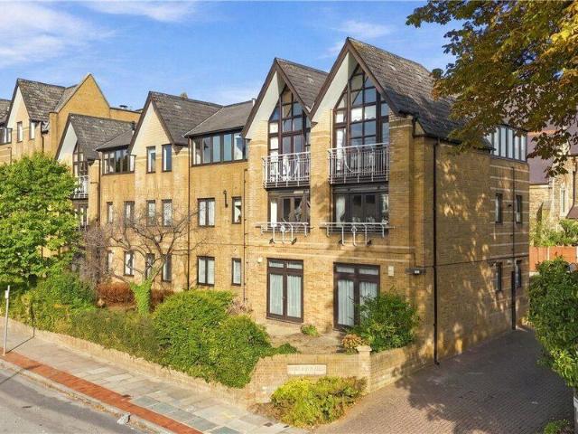 Apartment for sale in London Borough of Barnet, Greater London