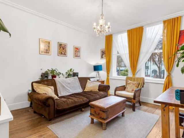 Apartment for sale in West Hampstead, Greater London