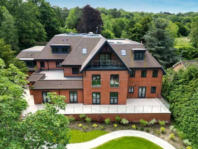 Apartment for sale in Limpsfield, Tandridge
