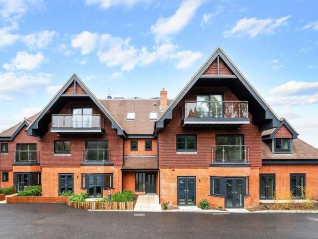 Apartment for sale in Limpsfield, Tandridge