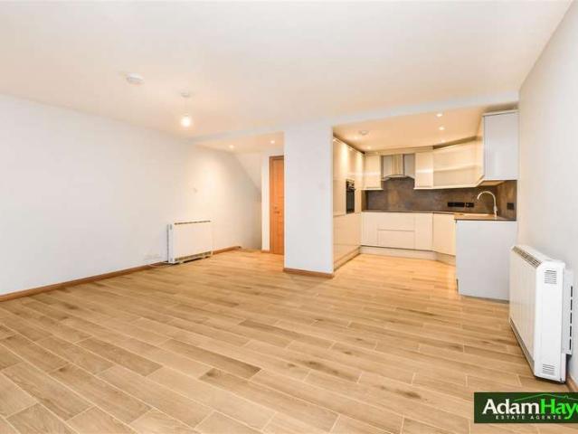 Apartment for sale in Woodside Park, Greater London
