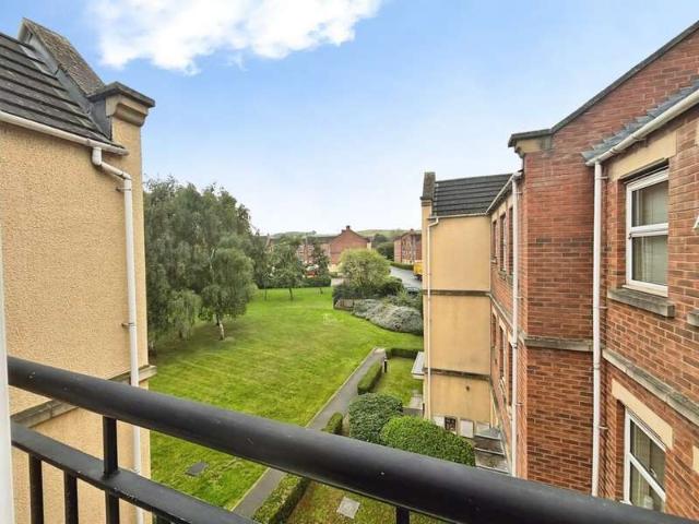 Apartment for sale in Town End, Leeds