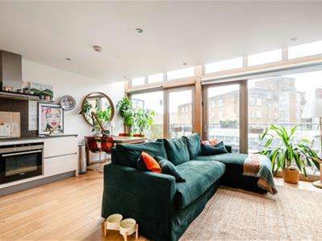 Apartment for sale in South Hackney, Greater London