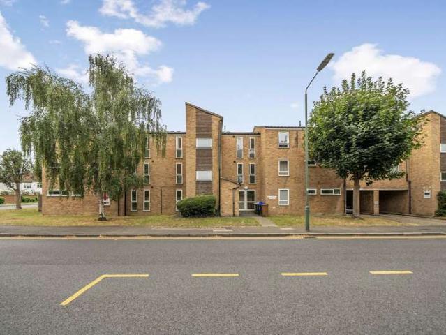 Apartment for sale in Halfway Street, Greater London