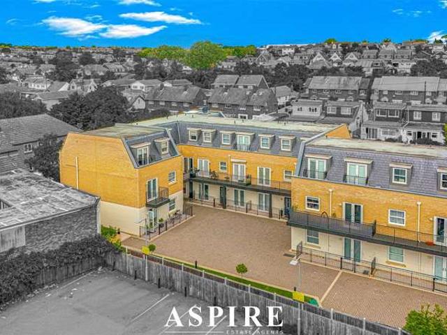 Apartment for sale in South Benfleet, Essex