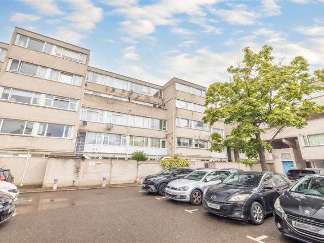 Apartment for sale in Clewer Village, Windsor
