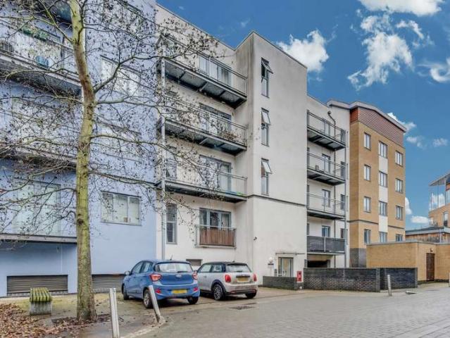 Apartment for sale in Hythe, Colchester
