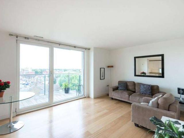 Apartment for sale in Hayes, Greater London