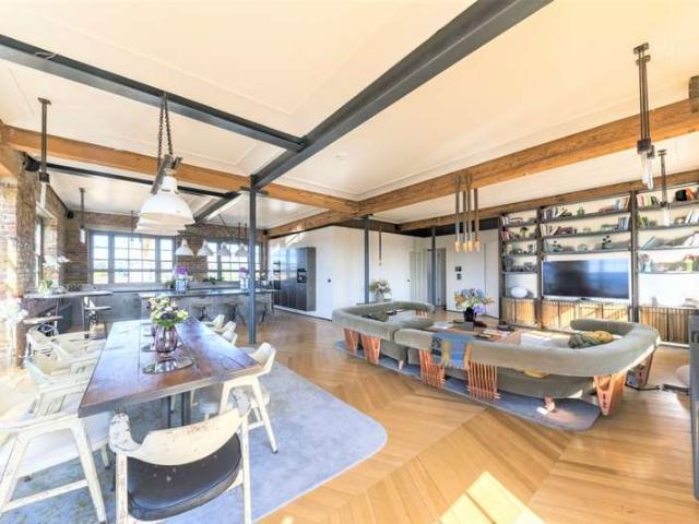 Apartment for sale in Chalk Farm, Greater London