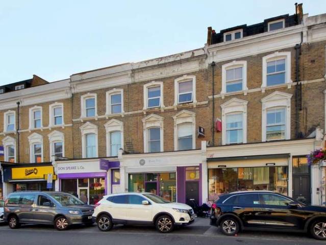 Apartment for sale in London Borough of Ealing, Greater London