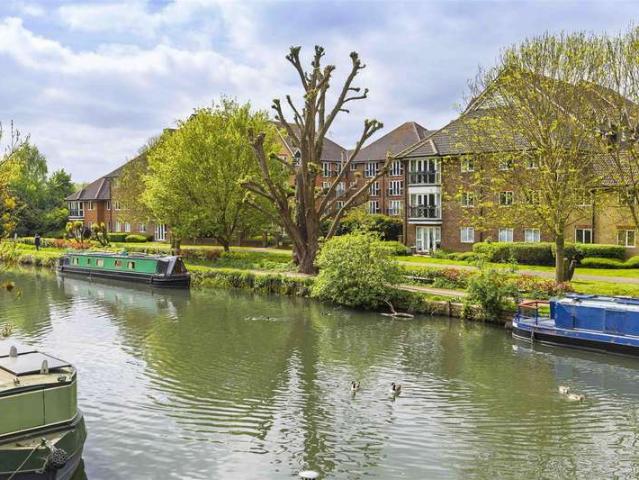 Apartment for sale in Kings Hill, Colliers End