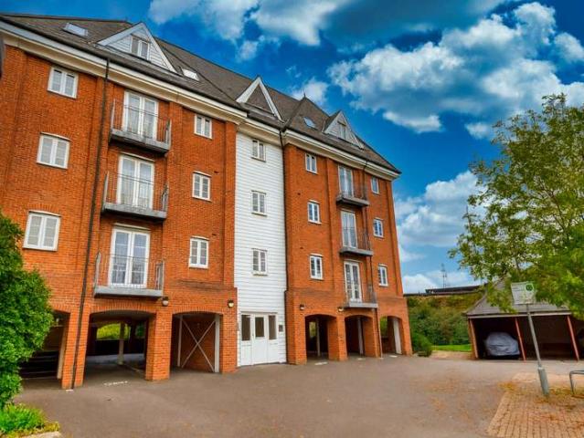 Apartment for sale in Hythe, Colchester