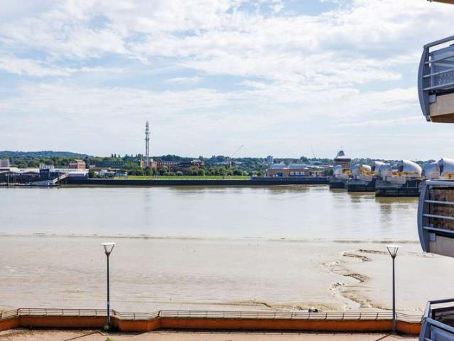 Apartment for sale in Silvertown, Greater London