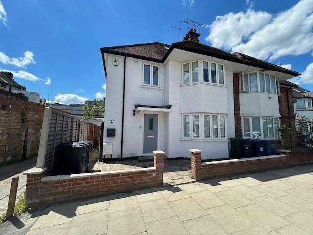 Apartment for sale in The Hale, Mill Hill
