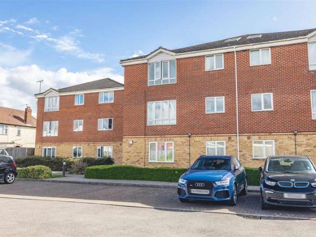 Apartment for sale in Slough, Cippenham
