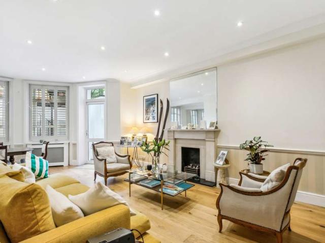 Apartment for sale in St. John's Wood, Greater London