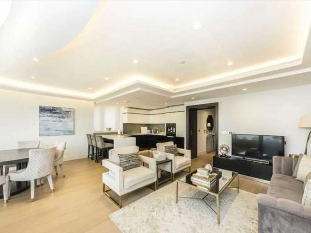 Apartment for sale in South Lambeth, Greater London