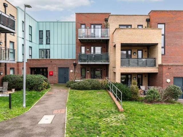 Apartment for sale in Kings Hill, Colliers End